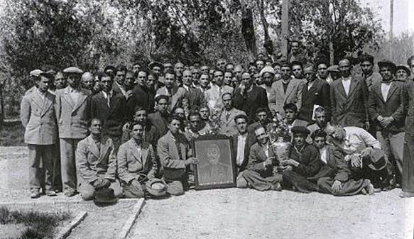 جمعی از اعضای فرقه دموکرات آذربایجان به همراه عکس استالین