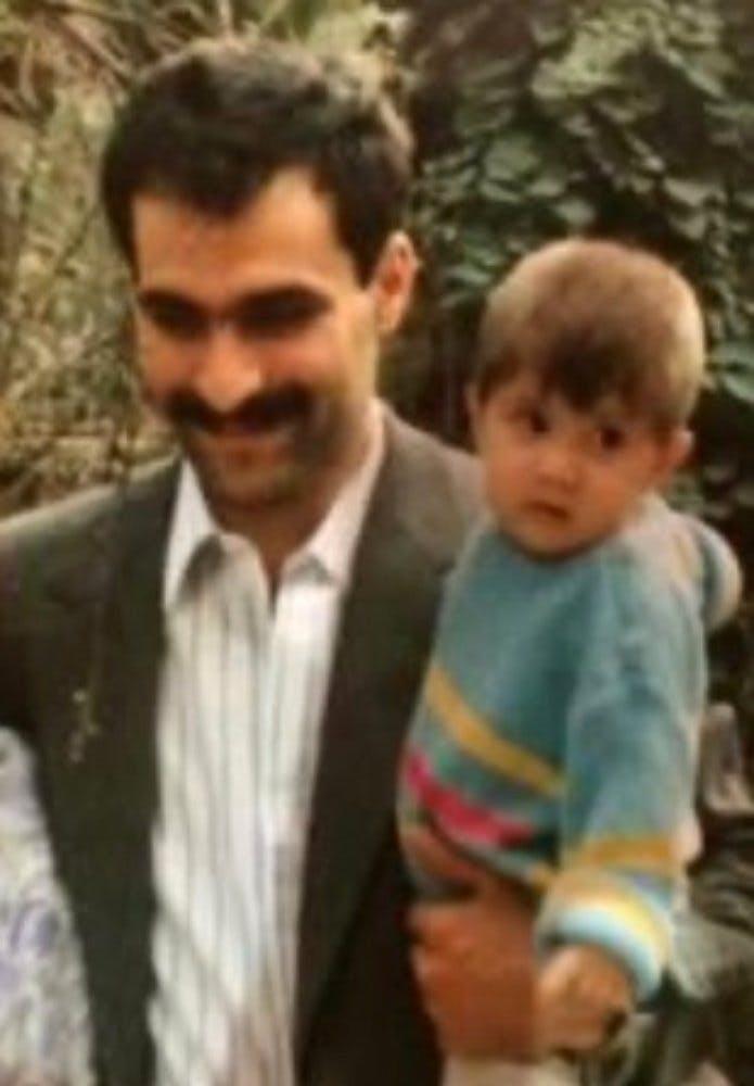 مجید جمشیدیت، زندانی سیاسی که در دادگاه حمید نوری هم شهادت داد. یکی یکی از شخصیت‌های مجموعه مستند انفرادی