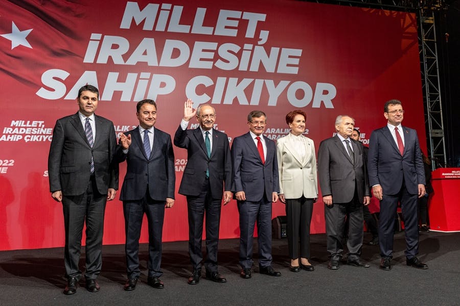 چهره‌هایی از حزب‌های اپوزیسیون در ترکیه (۱۵ دسامبر ۲۰۲۲، استانبول)، عکس از Shutterstock