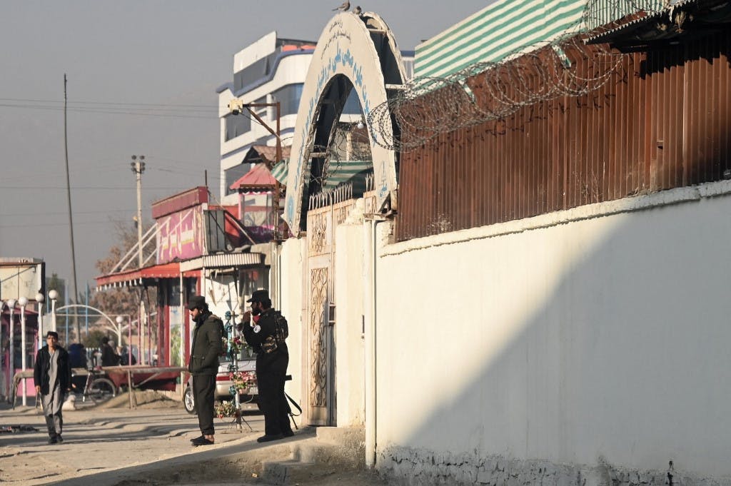 اعضای طالبان در برابر دانشگاهی خصوصی در کابل ــ عکس: Wakil Kohsar / AFP
