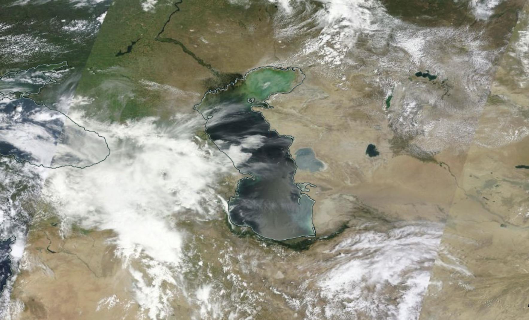 تصویر ماهواره‌ای دیده‌بانی جهانی ناسا در هفته سوم ماه مه از دریای خزر کاهش آب در شمال و شرق این دریاچه را نشان می‌دهد.