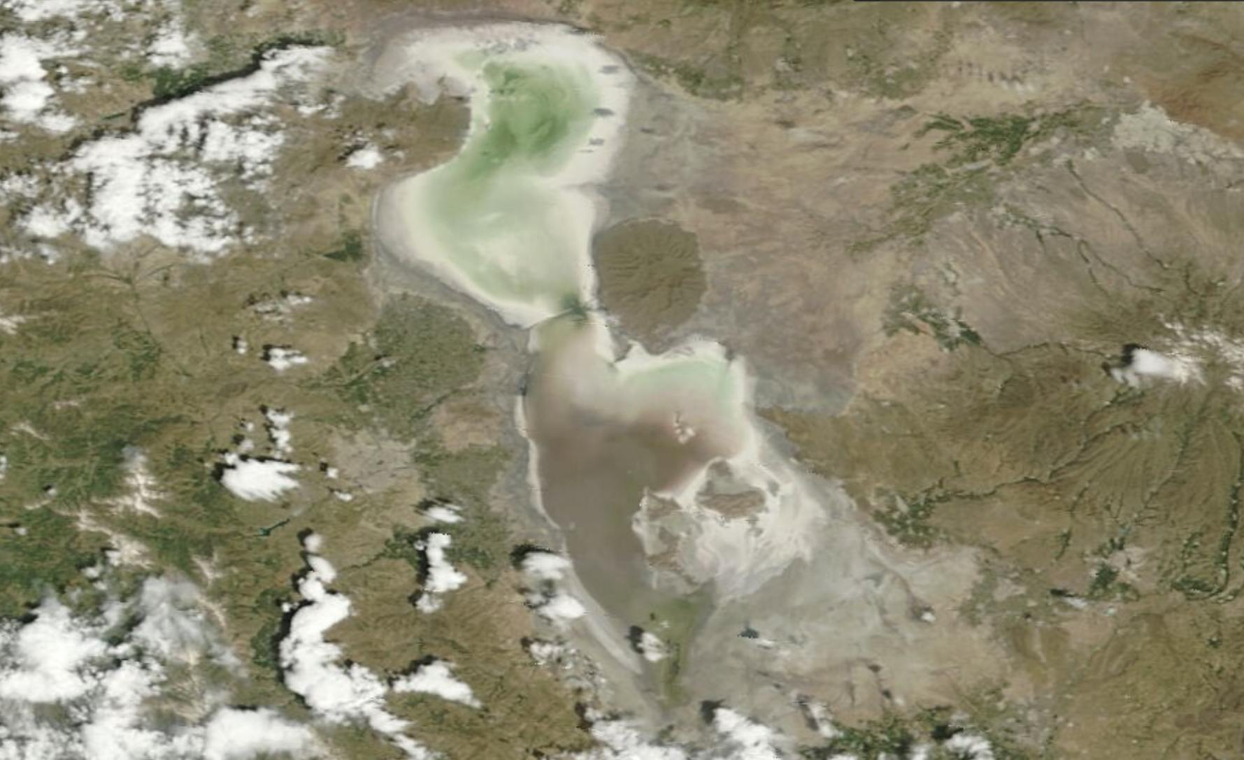 وضعیت آب در دریاچه ارومیه در این هفته، هفته سوم ماه مه ۲۰۲۳ میلادی اسفناک است