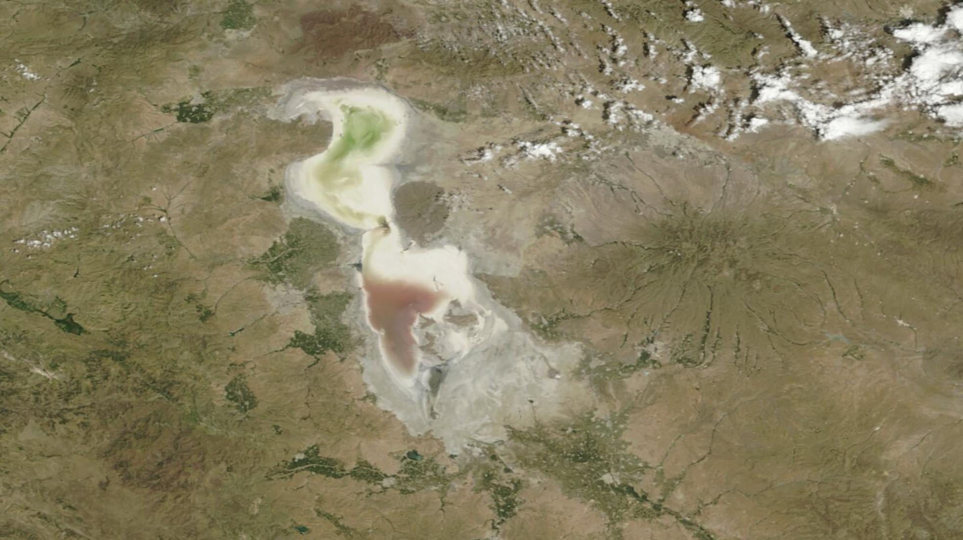 تصویر ماهواره‌های ناسا در ۱۵ تیر ماه نشان از وضع اسفناک این دریاچه در هفته‌های نخست تابستان دارد.