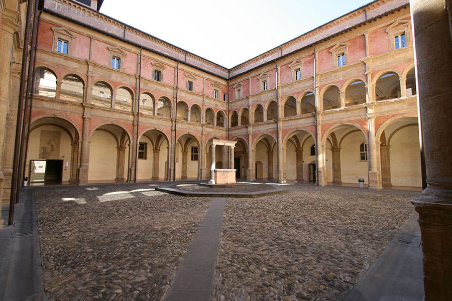دانشگاه بولونیا (ایتالیا)، قدیمی‌ترین دانشگاه اروپا، تاریخ تأسیس: سال ۱۰۸۸ میلادی