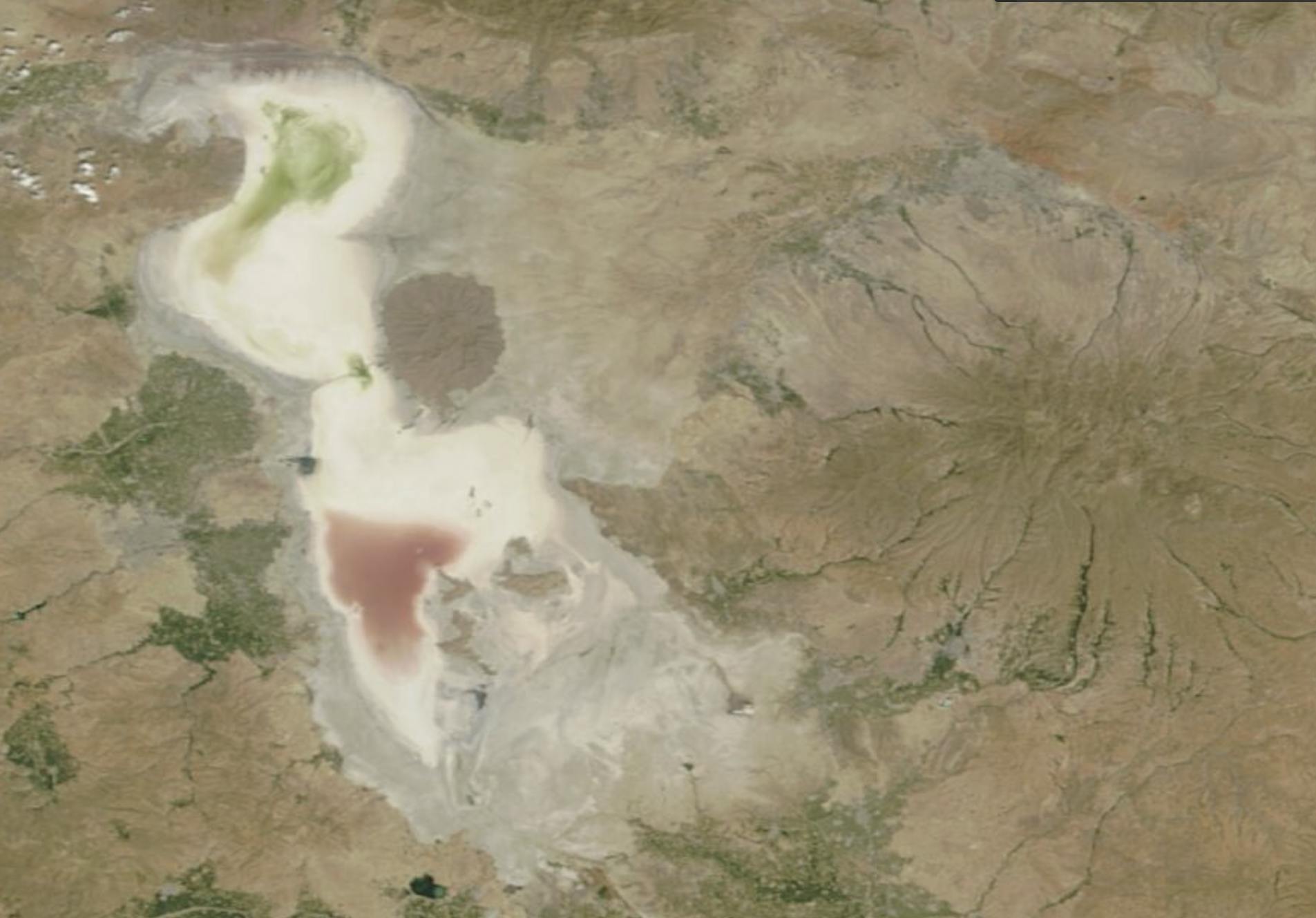 تصویر ماهواره‌های ناسا از دریاچه ارومیه در روز شنبه، ۱۴ مرداد ۱۴۰۲