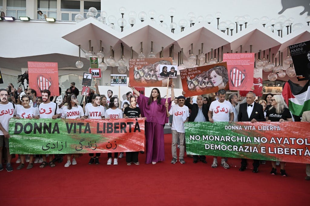 همبستگی با جنبش زن، زندگی، آزادی روی فرش قرمز ونیز دوره ۸۰ جشنواره