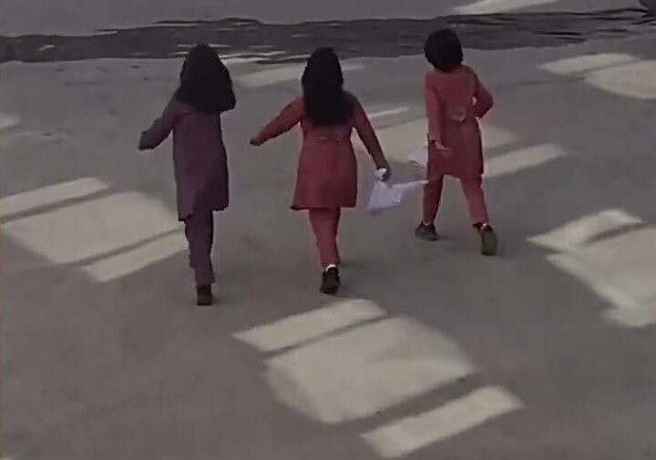 دختربچه‌های معترض به حجاب اجباری