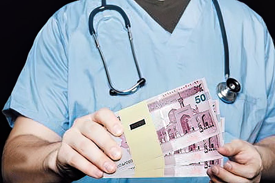 رشوه‌گیری برخی از پزشکان − سلامت حق پولداران است