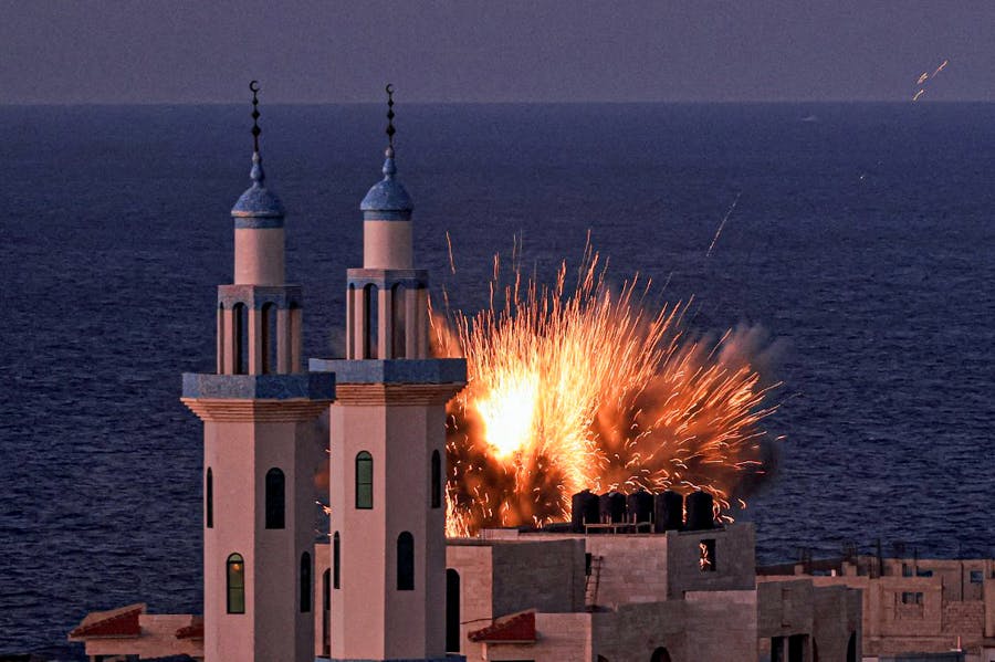 شلیک خمپاره‌های اسرائیل به غزه ـ عکس از خبرگزاری فرانسه
