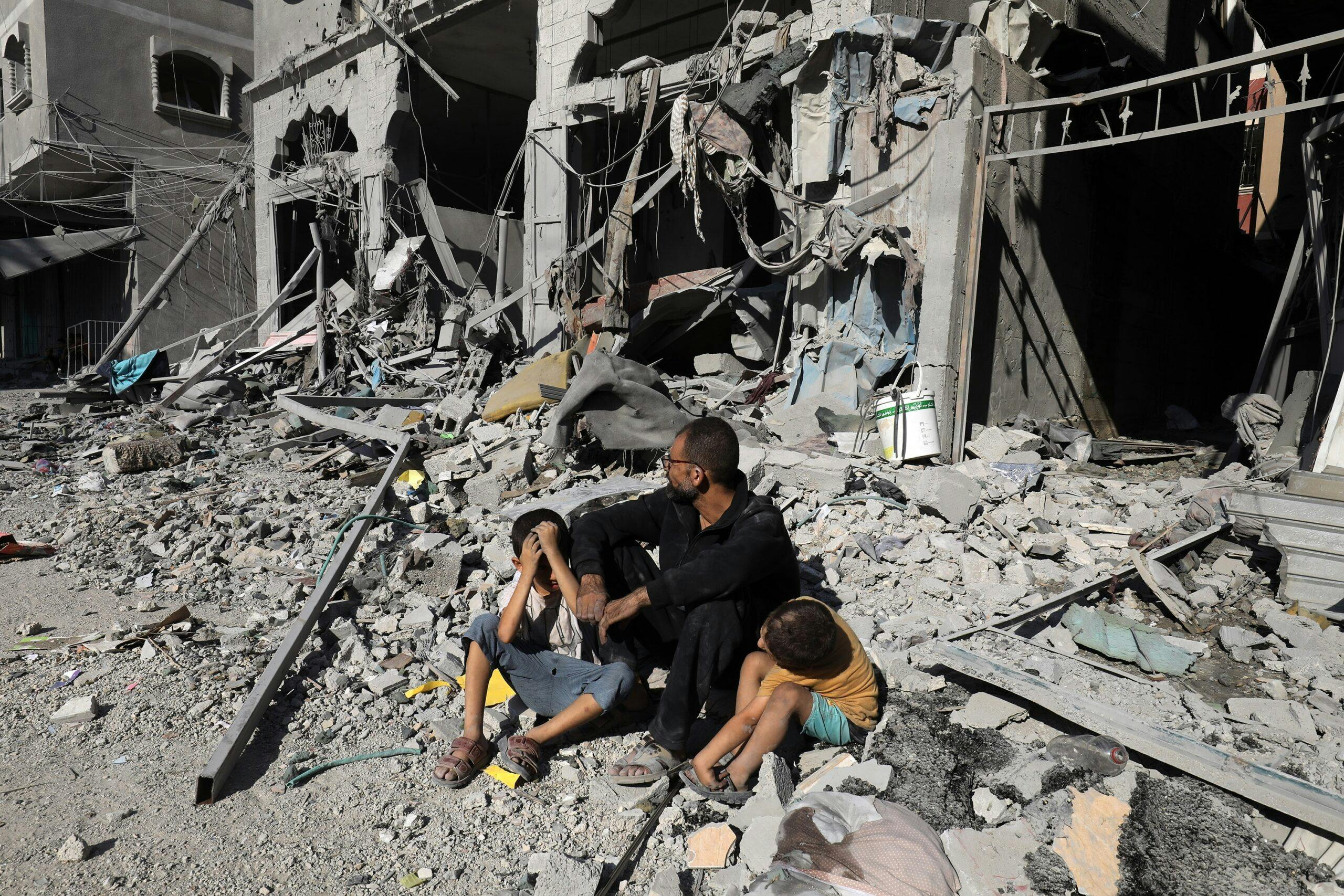 تصویر از شاتراستاک: مقامات وزارت خارجه ایران می‌گویند اگر بمباران نوار غزه متوقف شود، اسیرهای حماس آزاد می‌شوند.