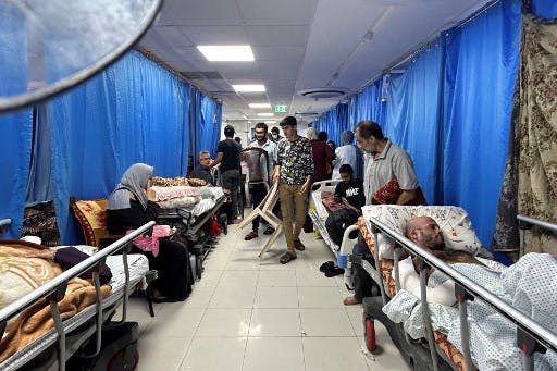 بیماران زخمی در بیمارستان شفا در غزه