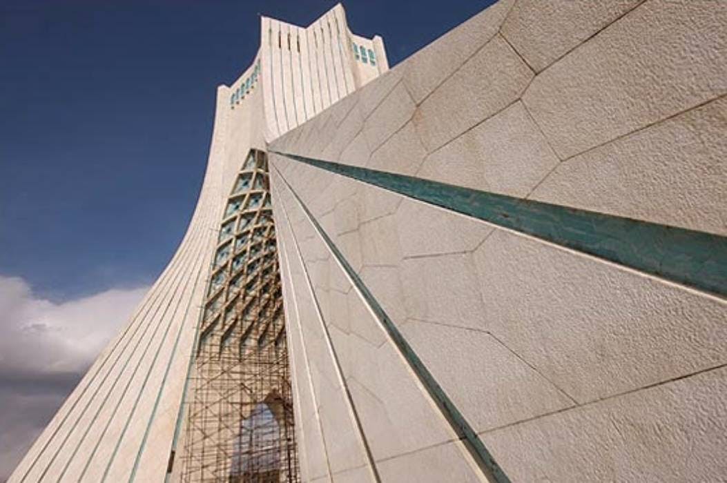 برج آزادی از نمادهای مرکزگرایی در ایران