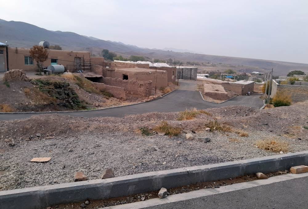 در گذر از روستایی از توابع اشتهارد در استان البرز (عکس: زمانه)