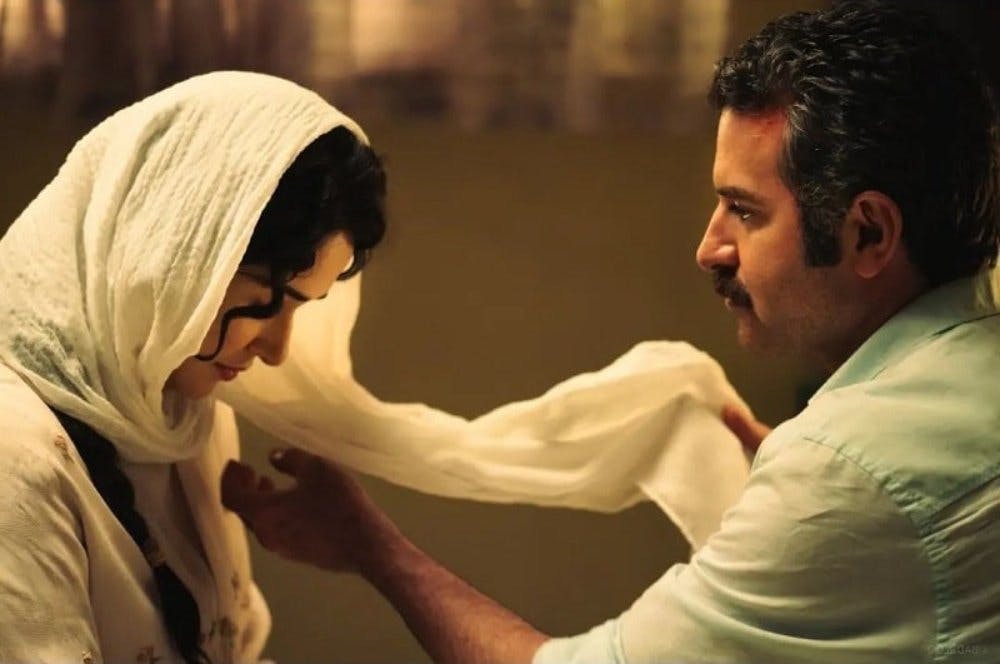 پریناز ایزدیار و هوتن شکیبا در نمایی از فیلم «ملاقات خصوصی» ساخته امید شمس