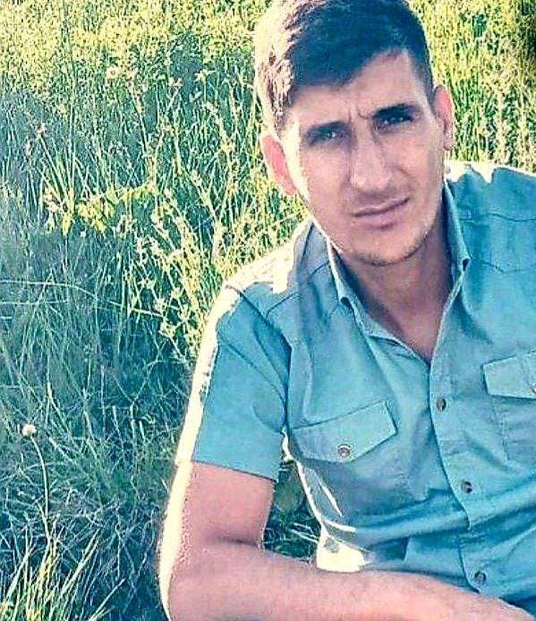 قسیم کریمی، پدر دو فرزند، کولبر اهل ارومیه بر اثر سرمازدگی در کوهستان های مرز ترکیه و ایران، جان خود را از دست داد