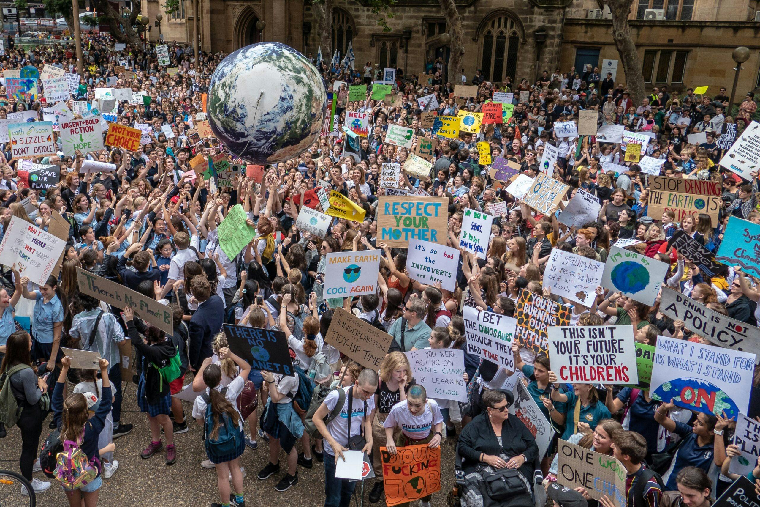 اعتراض ۲۰ هزار دانشجوی استرالیایی به تغییرات اقلیمی در سال ۲۰۱۹، عکس: شاتراستاک