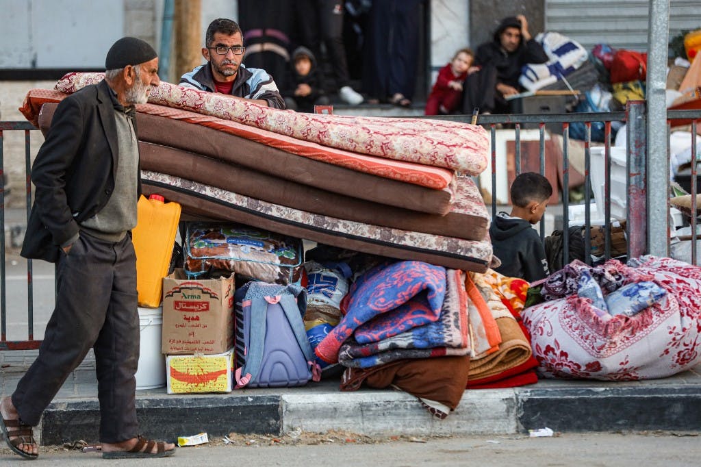 نمایی از زندگی آواره گان در غزه که از اردوگاهی به اردوگاه دیگر رانده می‌شوند.