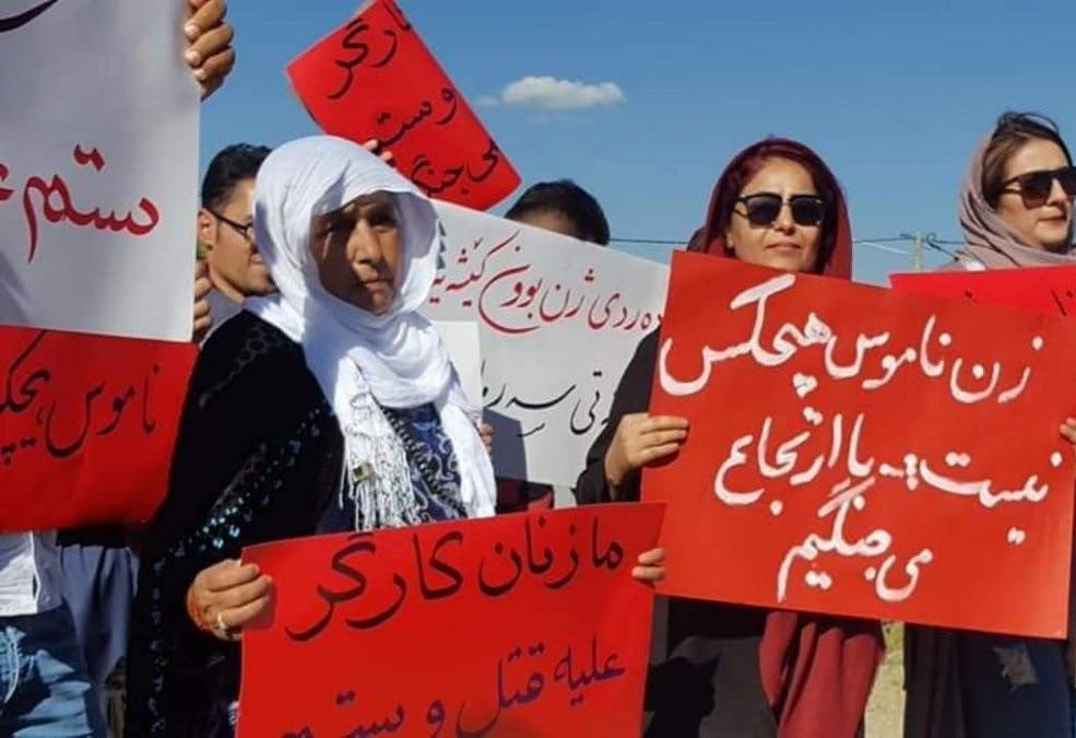نمایی از اکسیون زنان در کردستان علیه ستم به زنان و کارگران و ارتجاع