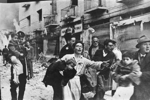تصویر تاریخی خبرگزاری فرانسه از ۲۸ فوریه ۱۹۴۷ میلادی لحظه‌ای پس از انفجار بمب‌ در شهر بیت‌المقدس، در بخش یهودی‌ها را نشان می‌دهد.