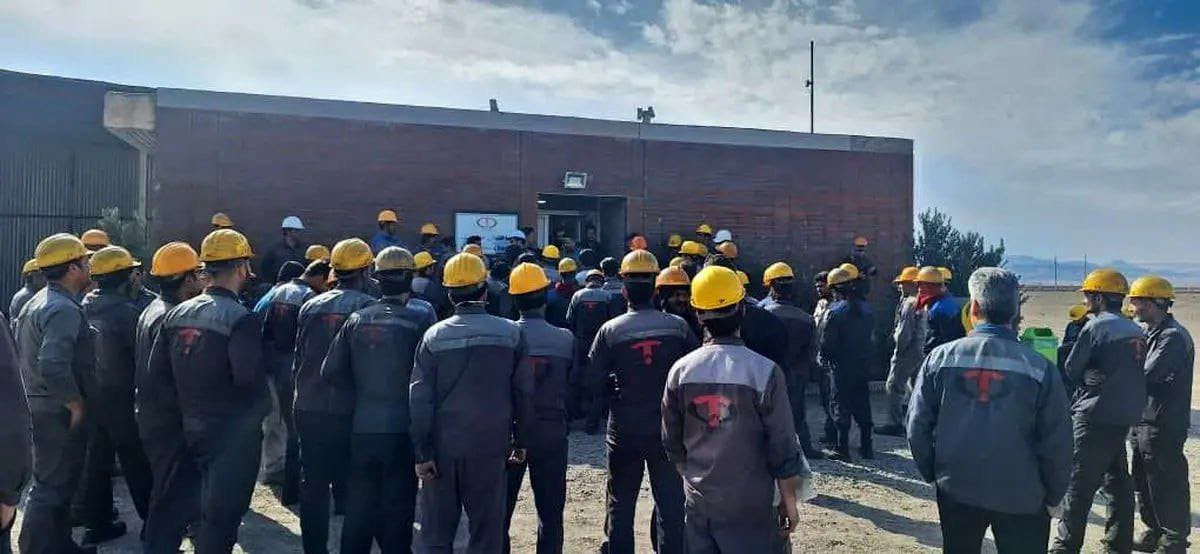 چهارم بهمن- اعتصاب کارگران کارخانه کُوک سازی طبس