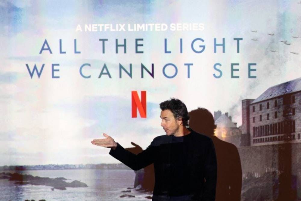 اکتبر ۲۰۲۳:‌شان لوی (Shawn Levy) فیلمساز کانادایی در مراسم رونمایی از سریال «تمام نوری که نمی‌توانیم ببینیم» در لس آنجلس (عکس: خبرگزاری فرانسه)