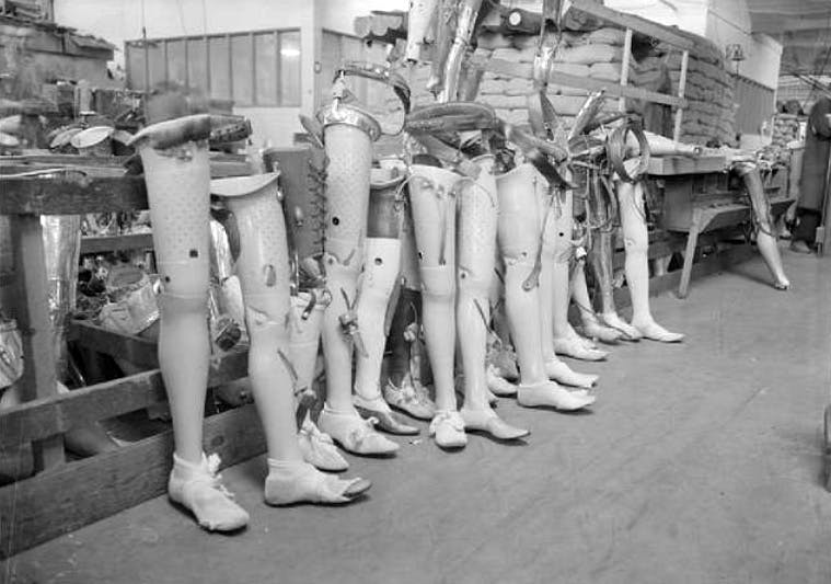 کارخانه تولید پای مصنوعی، بیمارستان ملکه مری، نوامبر ۱۹۴۱، بریتانیا