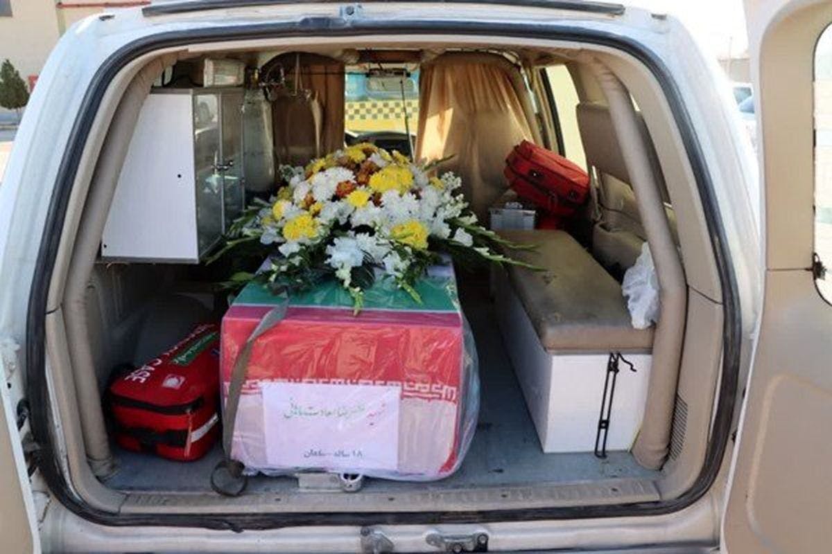 تابوتی در یک ماشین حمل جنازه- انفجارهای کرمان