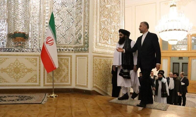وزیر خارجه ایران راه را به همتای طالبان نشان می‌دهد