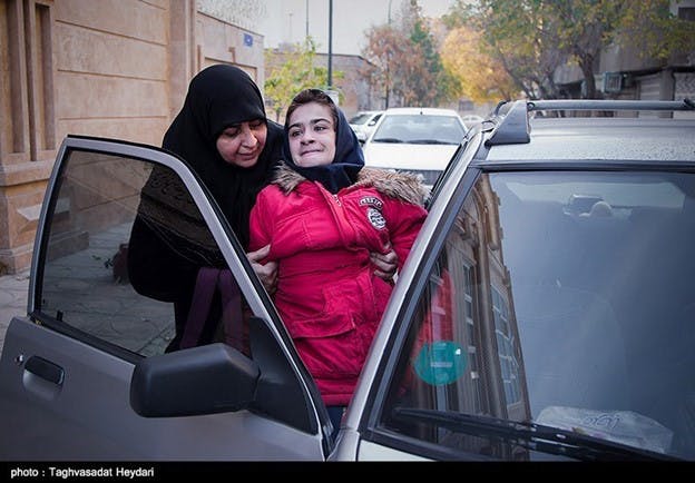 تقوی سادات حیدری، عکاس آزاد خبری، زندگی زهرا و مادرش