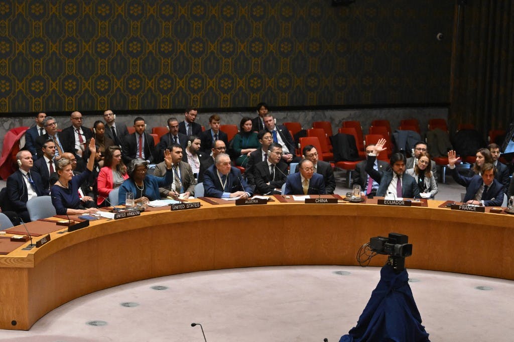 شورای امنیت سازمان ملل متحد در مقر سازمان ملل متحد در نیویورک در حال رأی‌گیری به پیش‌نویس پیشنهادی آمریکا برای آتش‌بس غزه ۲۲ مارس ۲۰۲۴ (عکس از آنجلا ویس / خبرگزاری فرانسه)