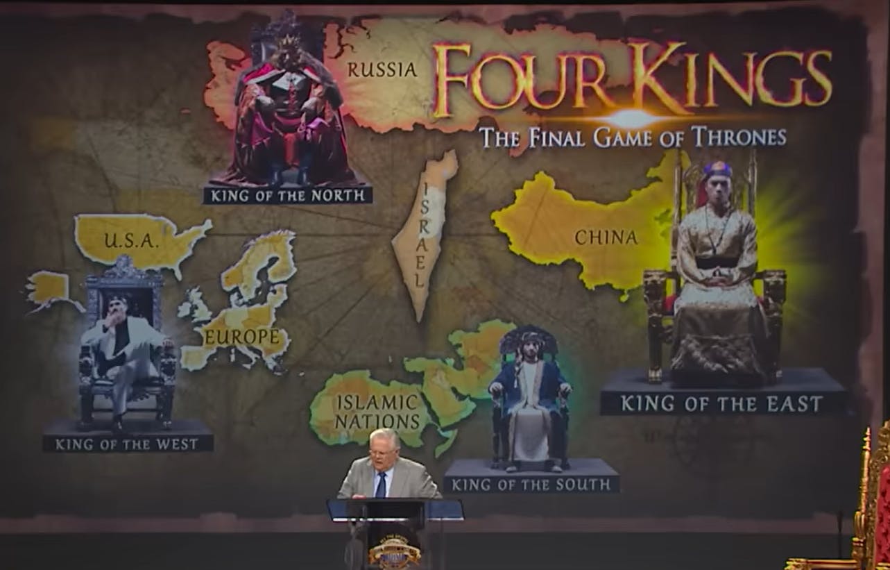 در نقشه پشت سرش چهار پادشاه شرق و غرب و شمال و جنوب کشیده شده