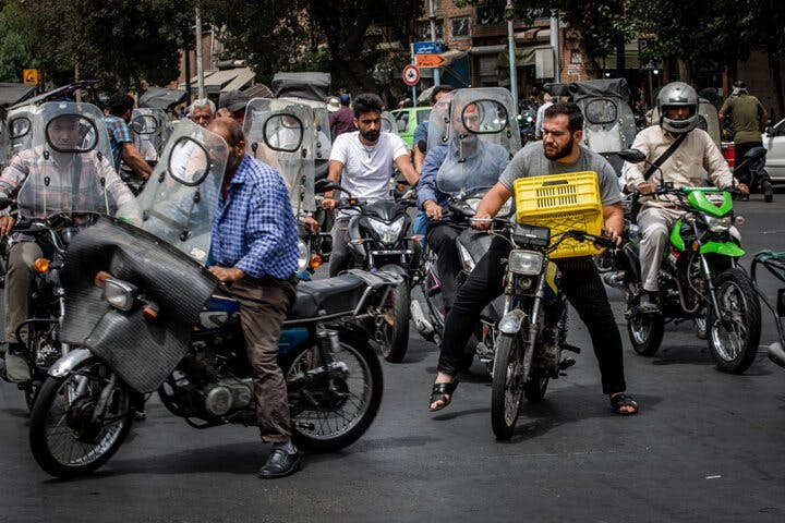 موتورسواری: هم راه حل و هم یک معضل ترافیک تهران