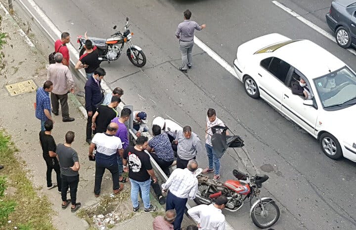 پلیس راهور تهران بزرگ می‌گوید: سال گذشته ۱۰ موتور سیکلت‌سوار در تونل‌های پایتخت جان خود را بر اثر تصادف از دست دادند و گزارش‌های رسمی نشان می‌دهد ۳۸ درصد از تخلفات ترافیکی شهر تهران به موتورسیکلت‌سواران مربوط است. (ایرنا، ۹ خرداد ۱۴۰)
