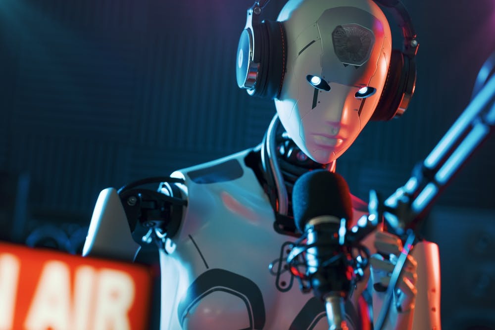 تصویر تزئینی از شاتر استاک یک ربات را به‌جای یک خبرنگار در اتاق ضبط خبر نشان می‌دهد.