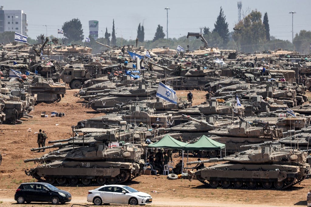 تانک و بولدرزهای اسرائیل در مرز غزه آماده حمله به رفح هستند. ۹ مه ۲۰۲۴