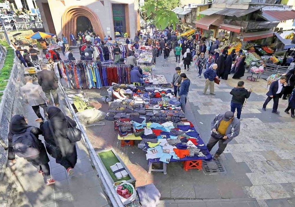یکی از بازارهای دستفروشان تهران (عکس: رکنا)