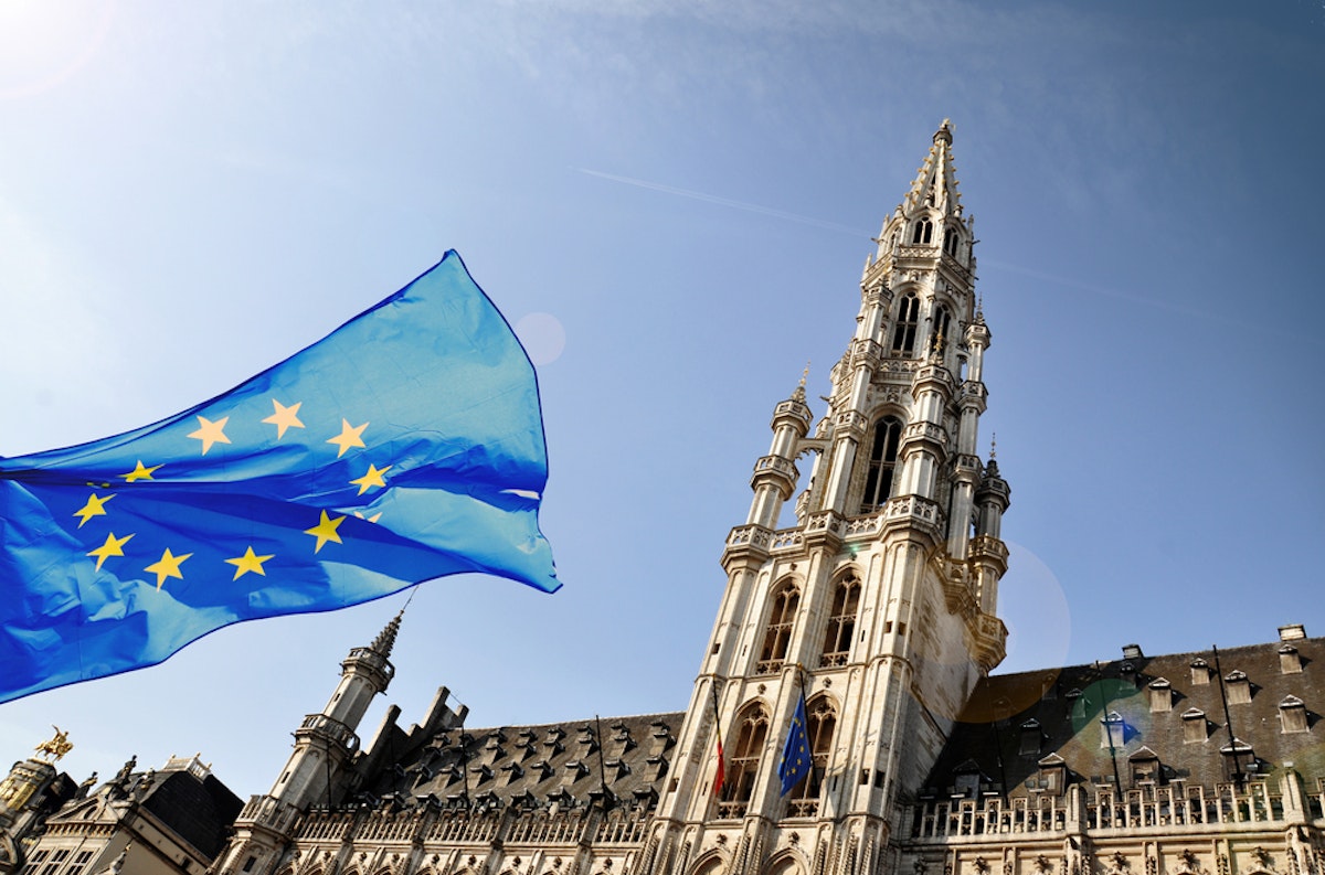 پرچم اتحادیه اروپا در بروکسل پایتخت بلژیک